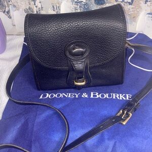 Vintage Y2K Dooney & Bourke  Essex Black Leather Crossbody